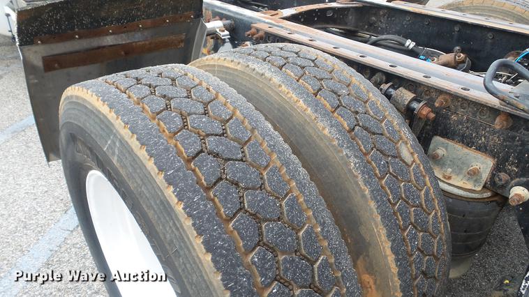 image for item DC5728 2006 Freightliner Columbia semi truck