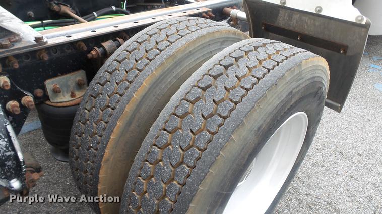 image for item DC5728 2006 Freightliner Columbia semi truck