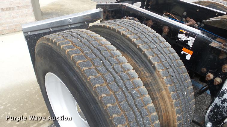 image for item DC5728 2006 Freightliner Columbia semi truck