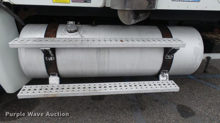 image for item DC5728 2006 Freightliner Columbia semi truck