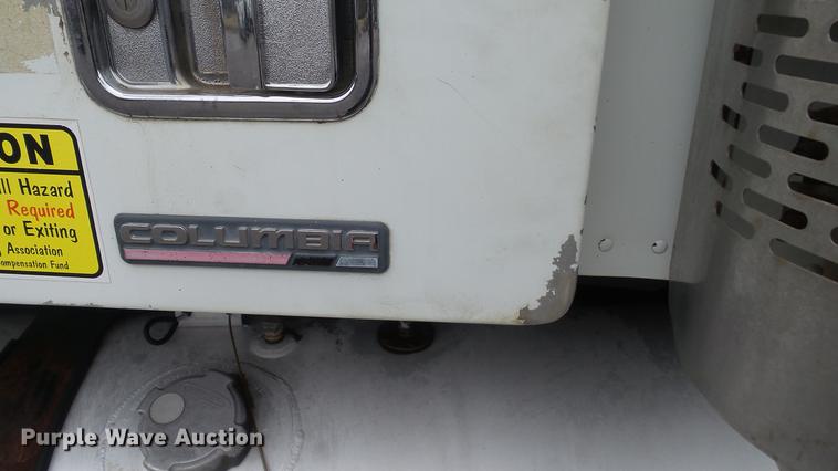 image for item DC5728 2006 Freightliner Columbia semi truck