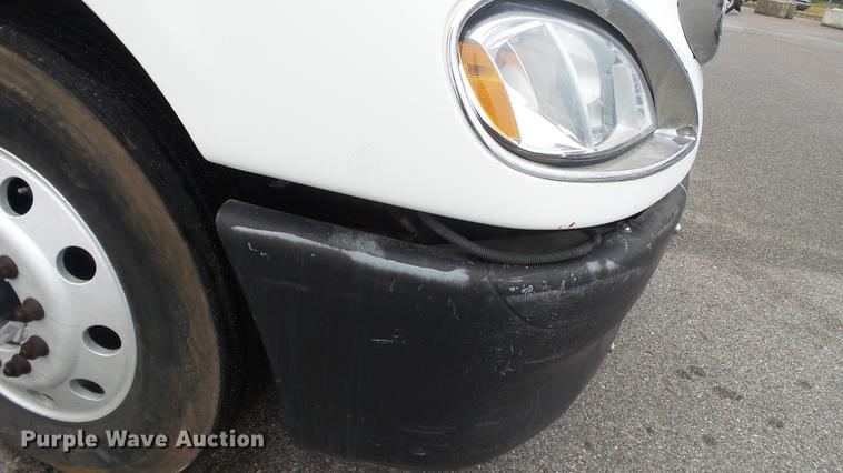 image for item DC5728 2006 Freightliner Columbia semi truck