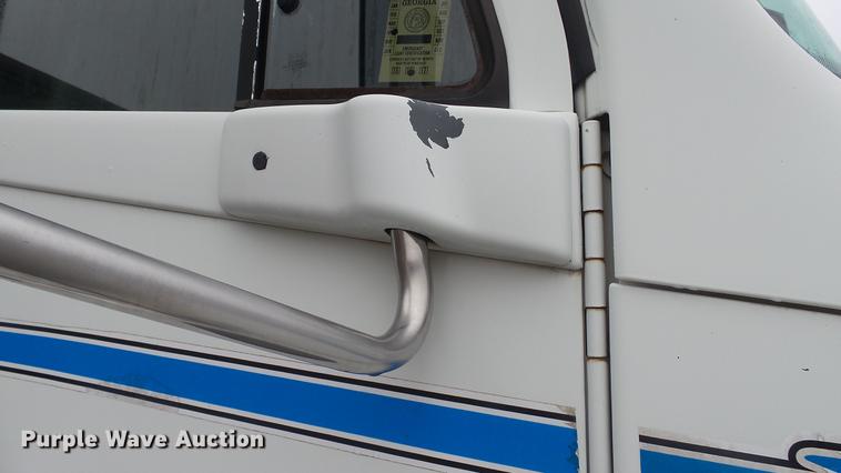 image for item DC5728 2006 Freightliner Columbia semi truck