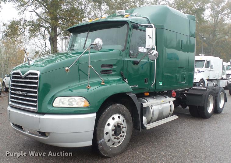 image for item DC5730 2007 Mack CXP613 semi truck