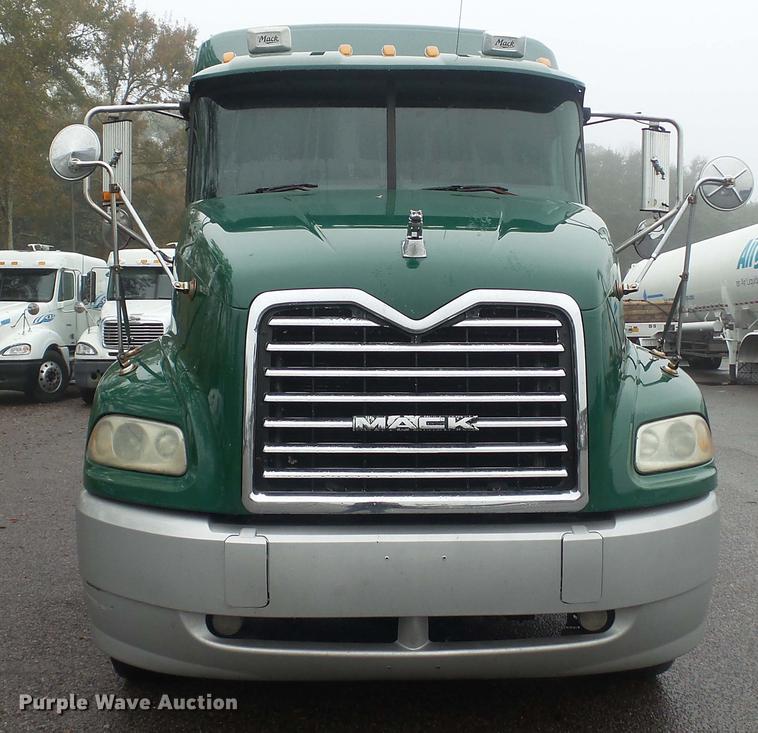 image for item DC5730 2007 Mack CXP613 semi truck