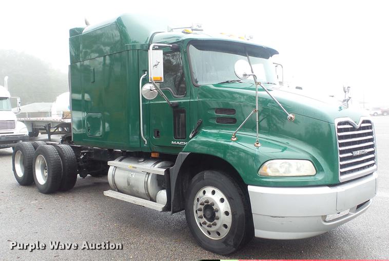 image for item DC5730 2007 Mack CXP613 semi truck