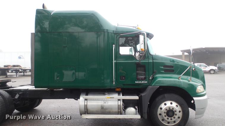 image for item DC5730 2007 Mack CXP613 semi truck