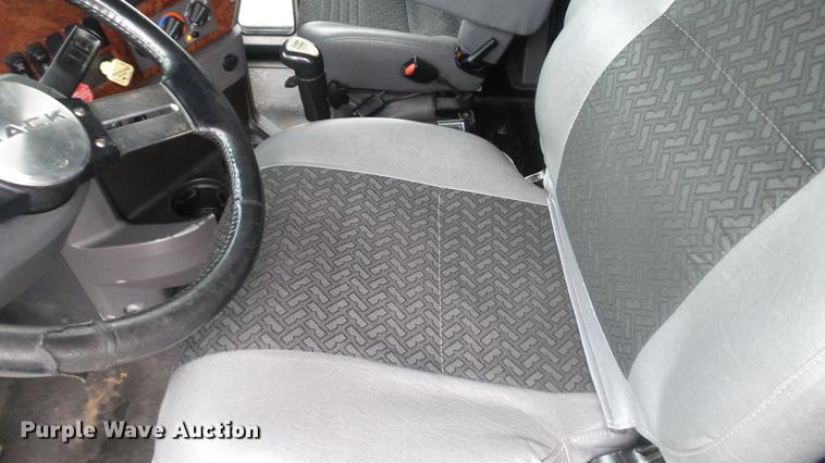 image for item DC5730 2007 Mack CXP613 semi truck