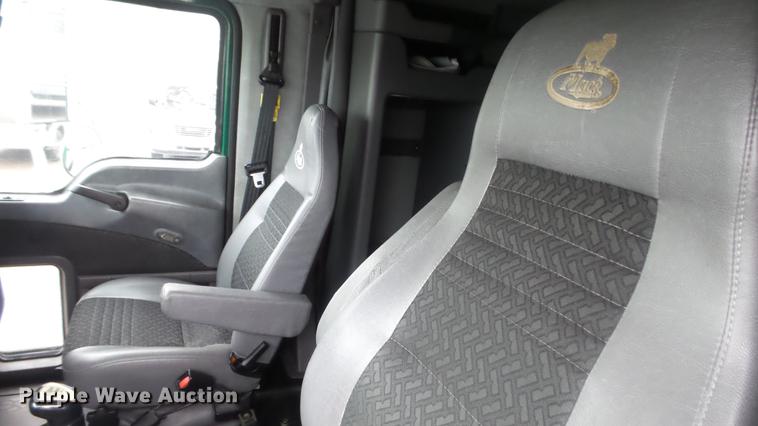 image for item DC5730 2007 Mack CXP613 semi truck