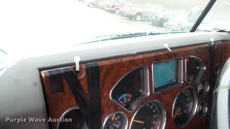 image for item DC5730 2007 Mack CXP613 semi truck