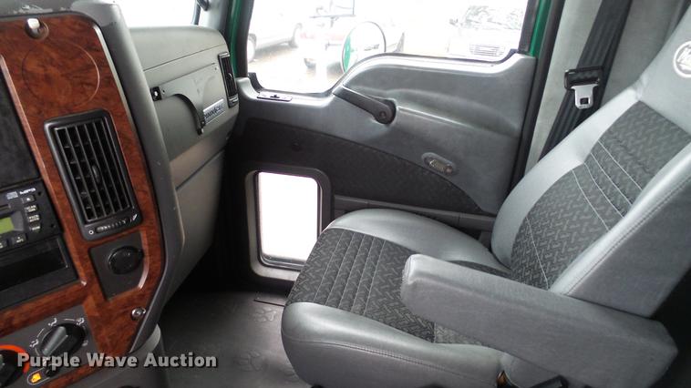 image for item DC5730 2007 Mack CXP613 semi truck