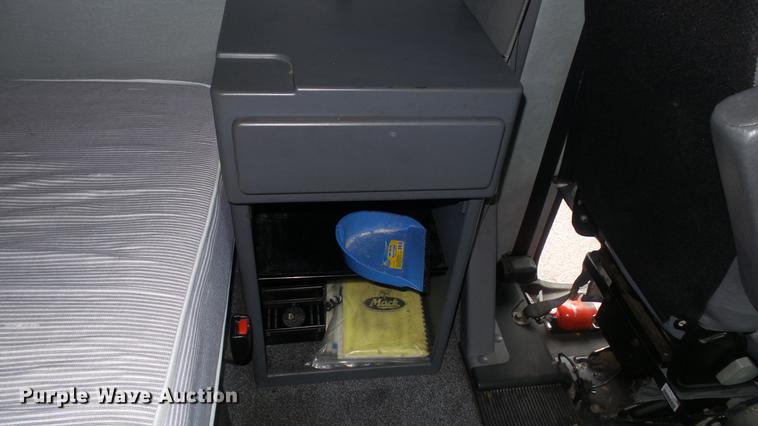 image for item DC5730 2007 Mack CXP613 semi truck