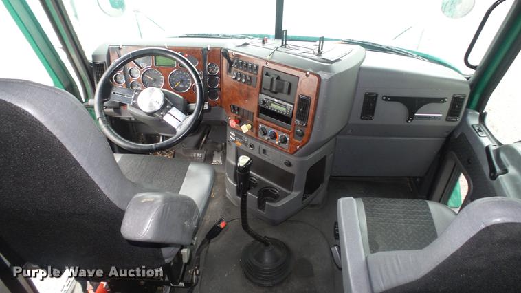 image for item DC5730 2007 Mack CXP613 semi truck