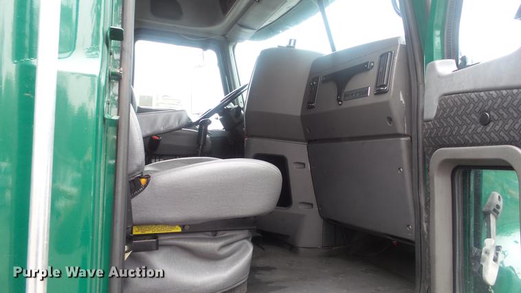 image for item DC5730 2007 Mack CXP613 semi truck