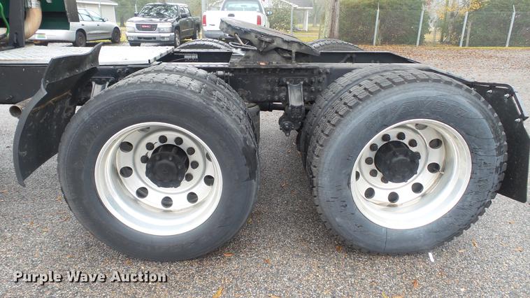 image for item DC5730 2007 Mack CXP613 semi truck