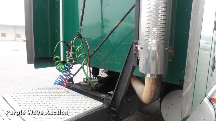 image for item DC5730 2007 Mack CXP613 semi truck