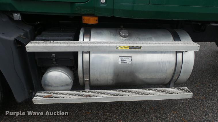 image for item DC5730 2007 Mack CXP613 semi truck
