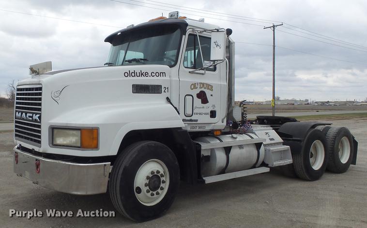 image for item DC7491 1998 Mack CH613 semi truck