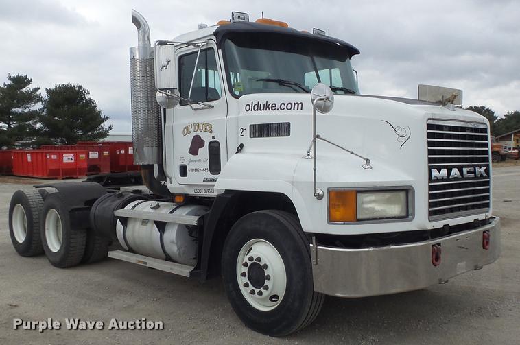image for item DC7491 1998 Mack CH613 semi truck