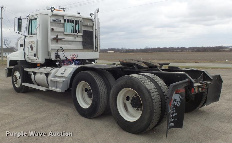 image for item DC7491 1998 Mack CH613 semi truck