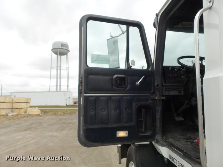 image for item DC7491 1998 Mack CH613 semi truck