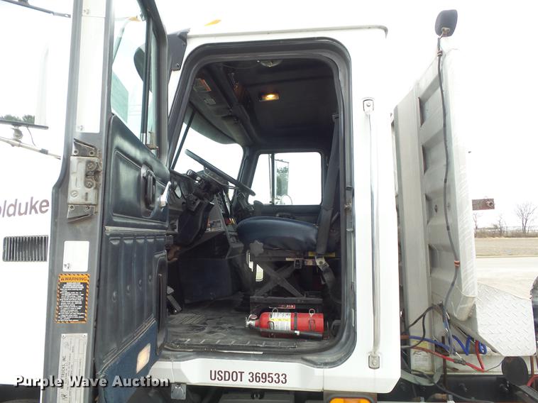 image for item DC7491 1998 Mack CH613 semi truck