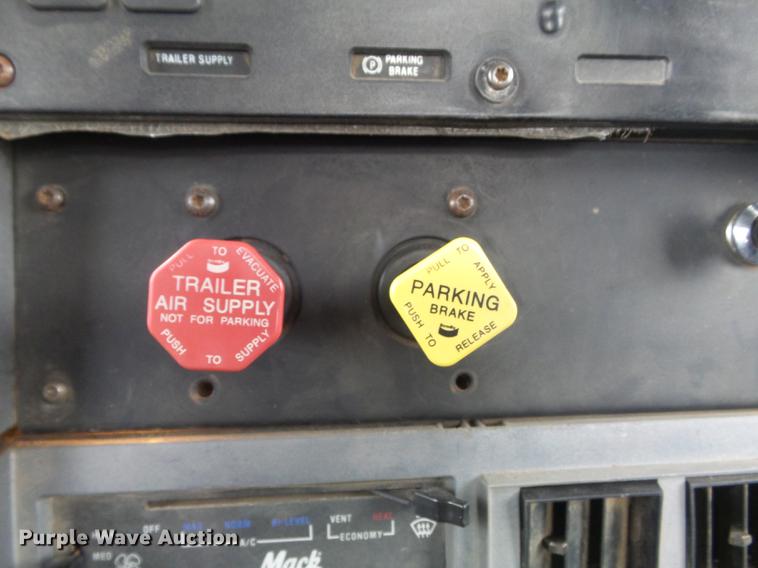 image for item DC7491 1998 Mack CH613 semi truck