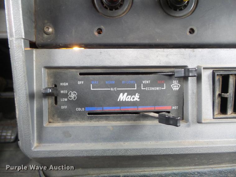 image for item DC7491 1998 Mack CH613 semi truck