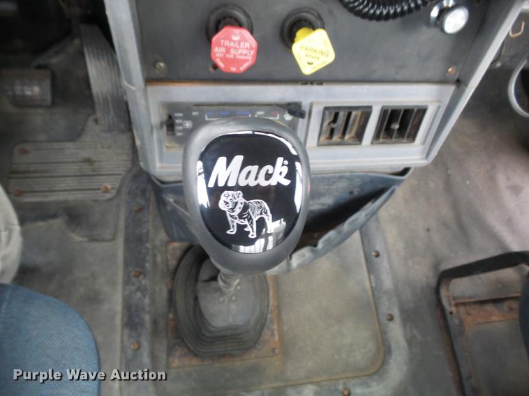 image for item DC7491 1998 Mack CH613 semi truck
