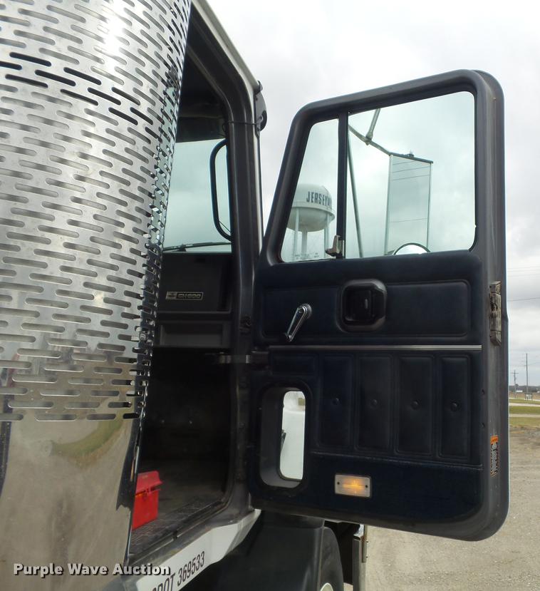 image for item DC7491 1998 Mack CH613 semi truck