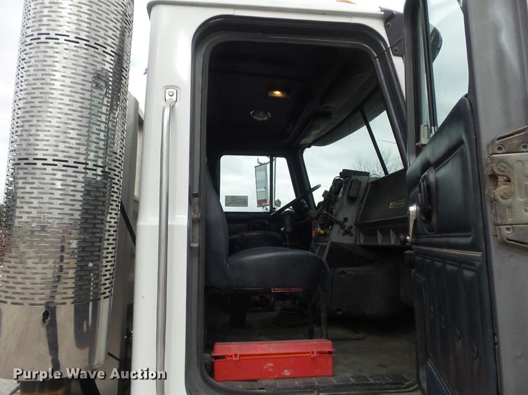 image for item DC7491 1998 Mack CH613 semi truck