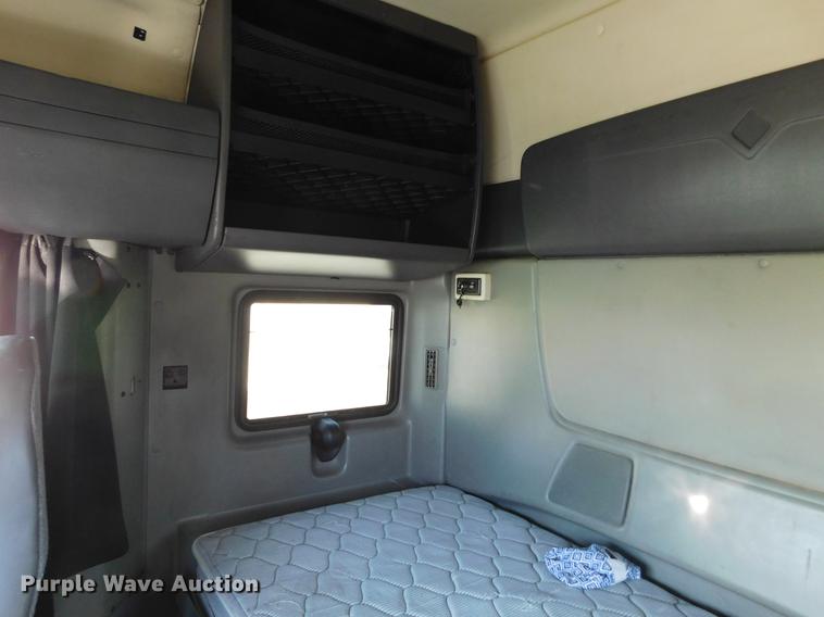 image for item DC8493 2012 International ProStar Plus semi truck