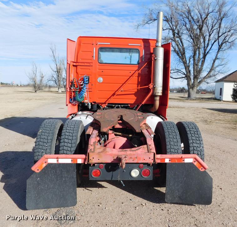 image for item DC8494 1999 Volvo VN semi truck