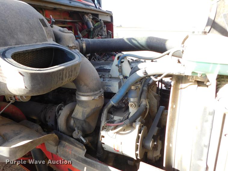 image for item DC8494 1999 Volvo VN semi truck