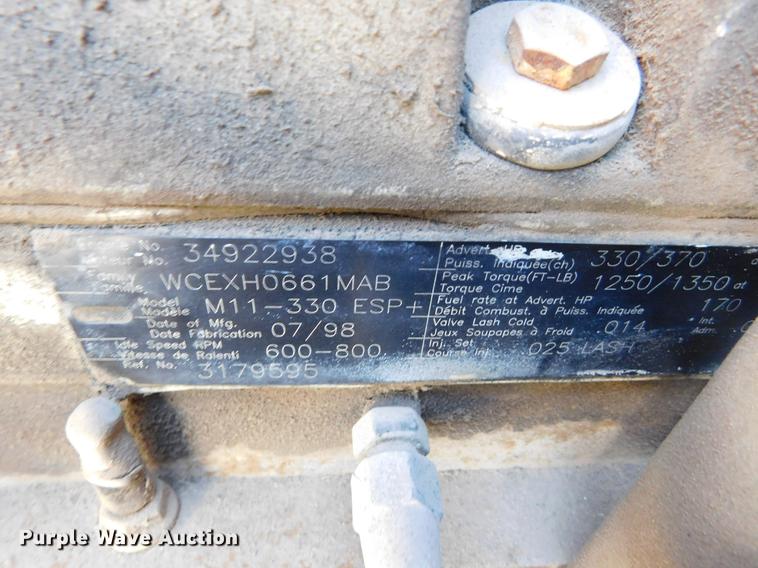 image for item DC8494 1999 Volvo VN semi truck