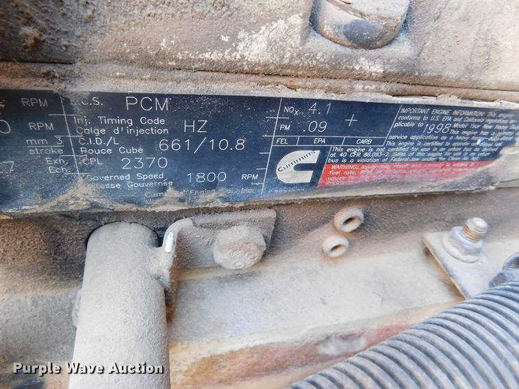 image for item DC8494 1999 Volvo VN semi truck