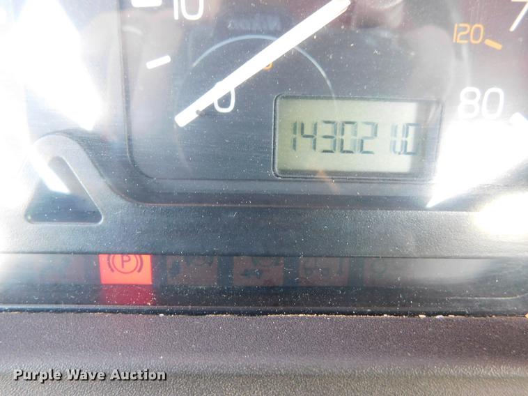 image for item DC8494 1999 Volvo VN semi truck