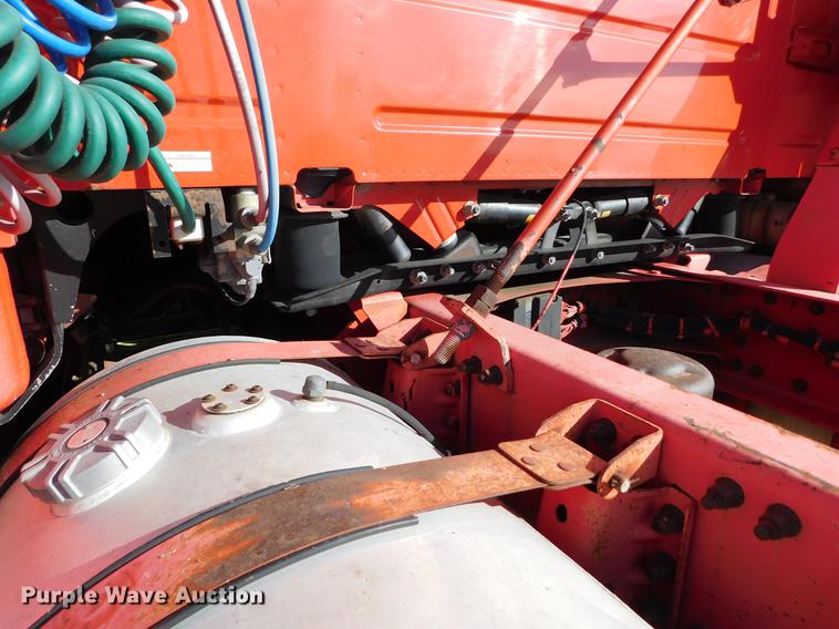 image for item DC8494 1999 Volvo VN semi truck