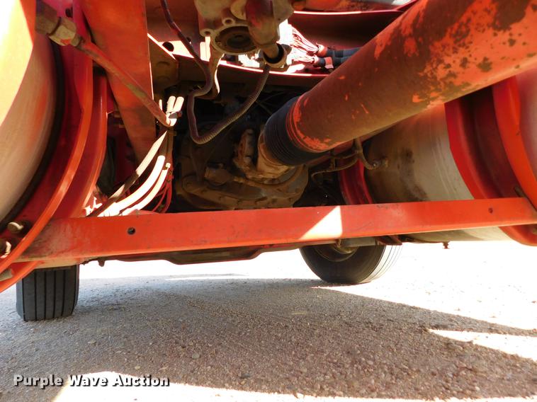 image for item DC8494 1999 Volvo VN semi truck