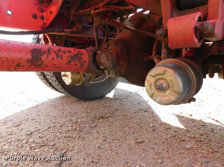 image for item DC8494 1999 Volvo VN semi truck