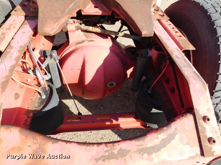 image for item DC8494 1999 Volvo VN semi truck