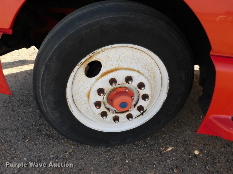 image for item DC8494 1999 Volvo VN semi truck