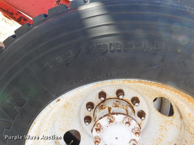 image for item DC8494 1999 Volvo VN semi truck