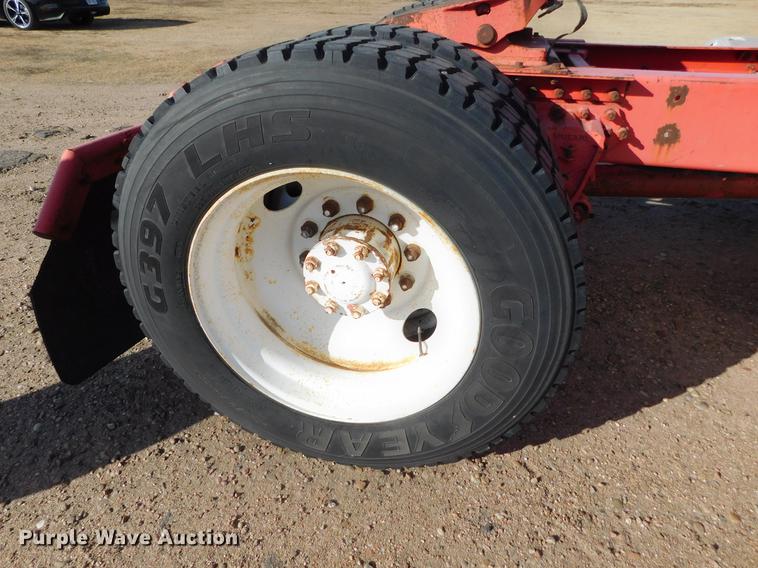 image for item DC8494 1999 Volvo VN semi truck