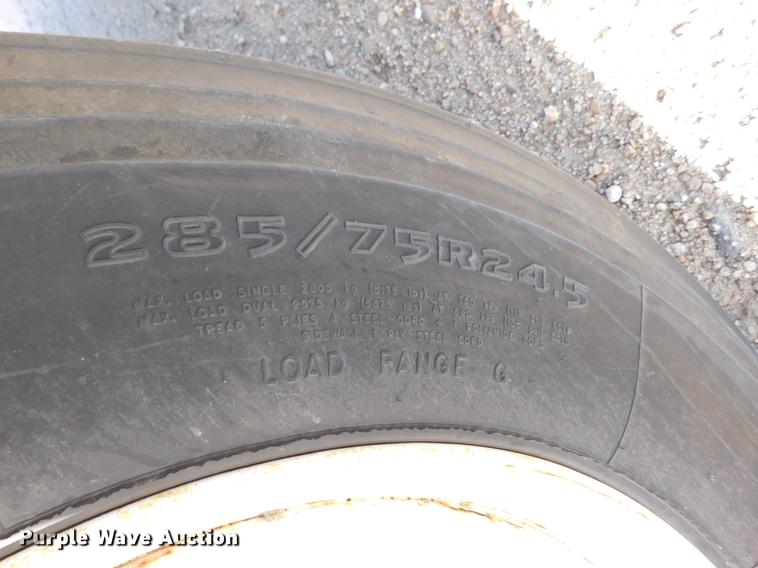 image for item DC8494 1999 Volvo VN semi truck