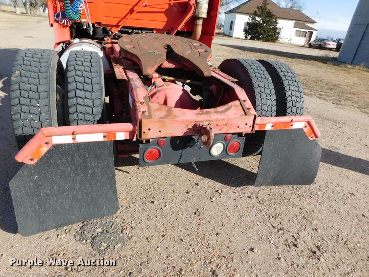 image for item DC8494 1999 Volvo VN semi truck