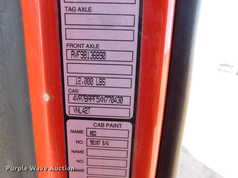 image for item DC8494 1999 Volvo VN semi truck