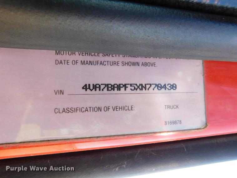 image for item DC8494 1999 Volvo VN semi truck