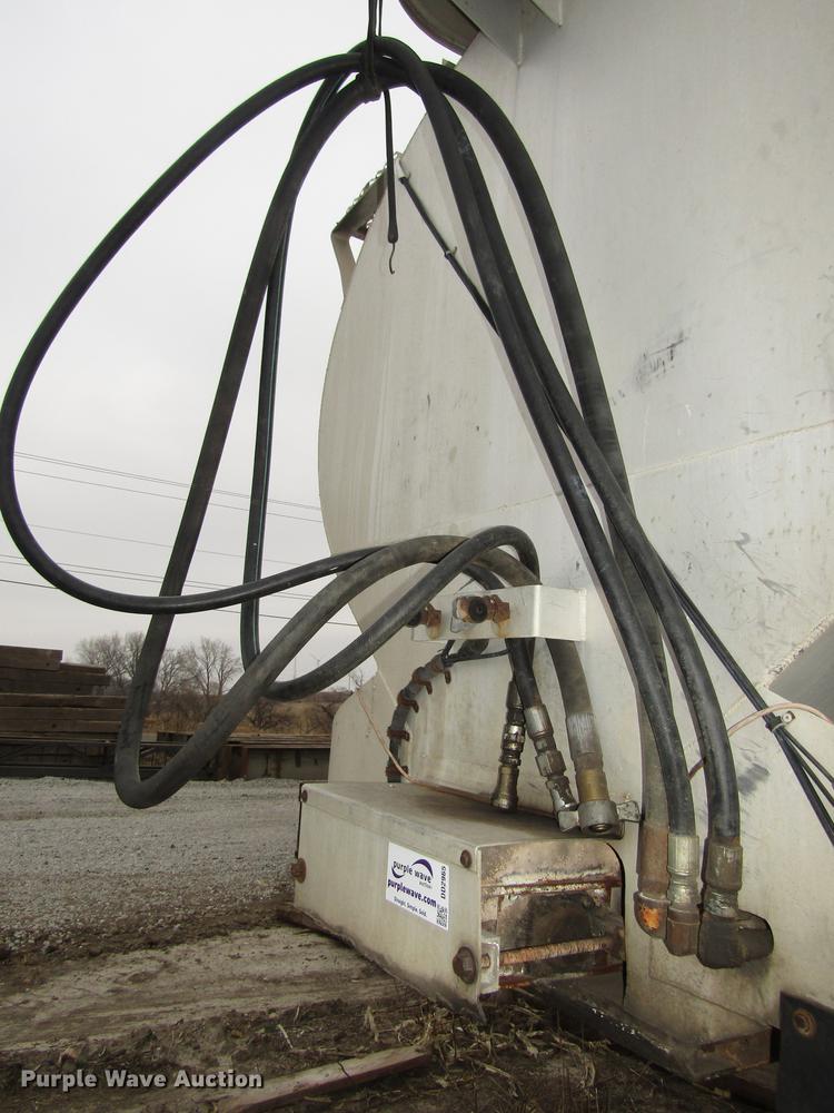 image for item DD2965 1998 Ledwell bulk feed trailer