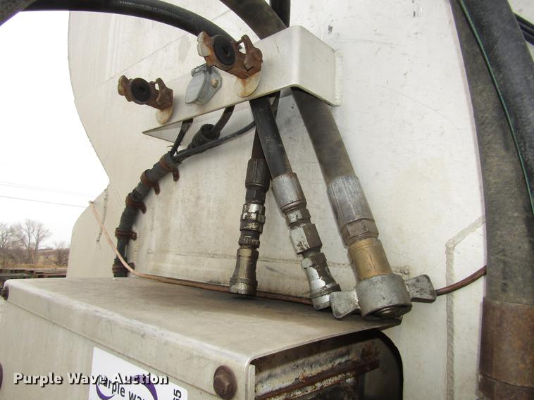 image for item DD2965 1998 Ledwell bulk feed trailer